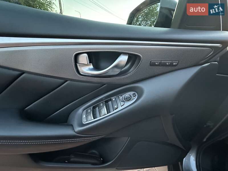 Седан Infiniti Q50 2016 в Одессе