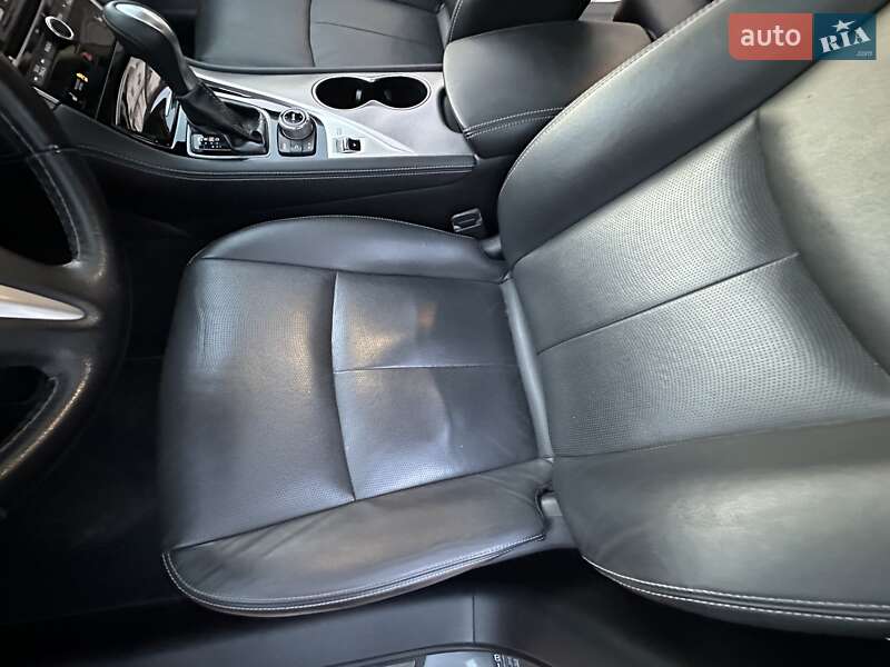 Седан Infiniti Q50 2016 в Одессе