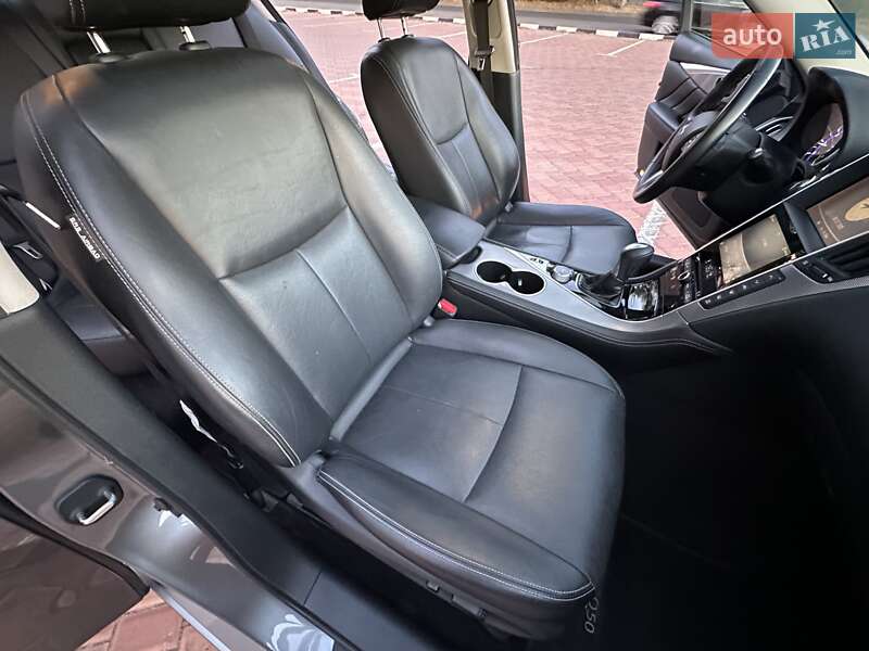 Седан Infiniti Q50 2016 в Одессе