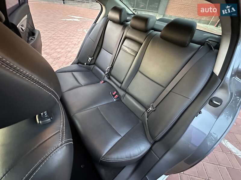 Седан Infiniti Q50 2016 в Одессе