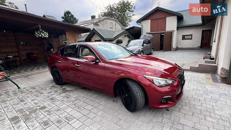 Седан Infiniti Q50 2016 в Ременеві