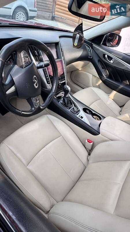 Седан Infiniti Q50 2016 в Ременеві