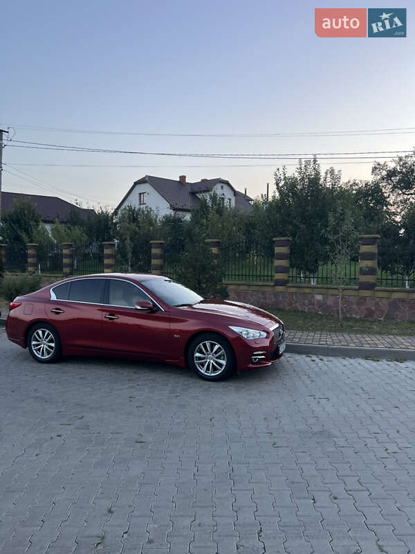 Седан Infiniti Q50 2017 в Чернівцях