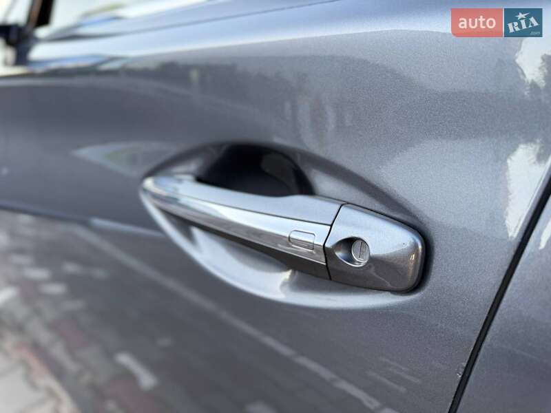 Седан Infiniti Q50 2016 в Одессе