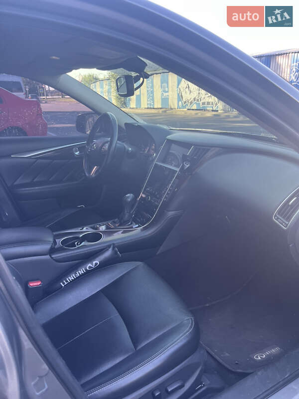 Седан Infiniti Q50 2016 в Днепре