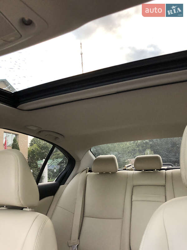 Седан Infiniti Q50 2015 в Києві