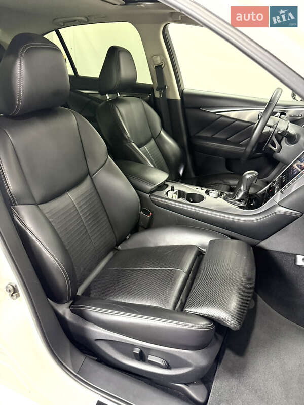 Седан Infiniti Q50 2016 в Одессе фото 16 Седан Infiniti Q50 2016 в Одессе