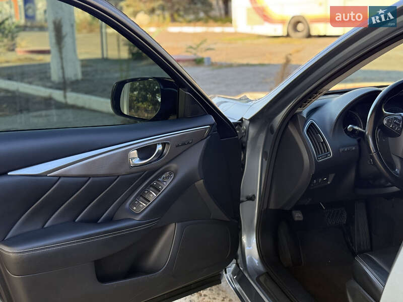 Седан Infiniti Q50 2013 в Одесі