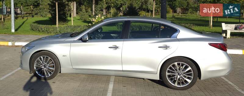 Седан Infiniti Q50 2018 в Буче