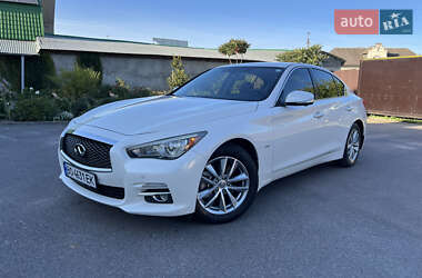 Седан Infiniti Q50 2016 в Бучаче