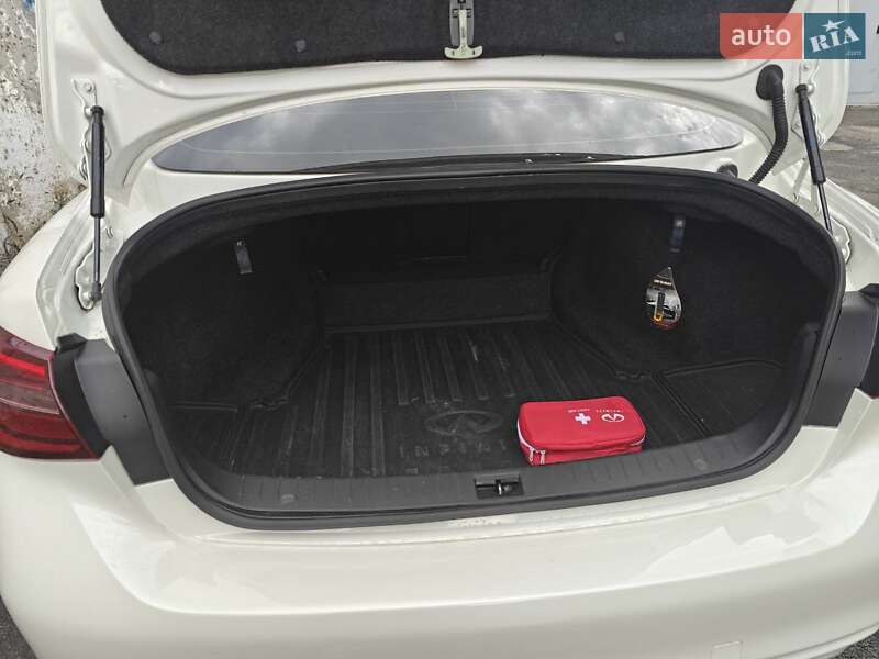 Седан Infiniti Q50 2017 в Киеве