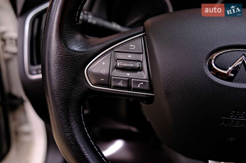 Седан Infiniti Q50 2015 в Одессе