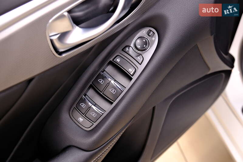 Седан Infiniti Q50 2015 в Одессе