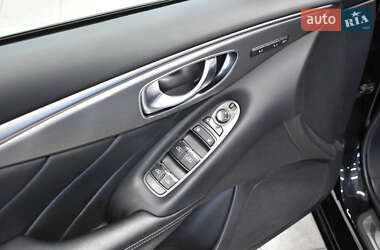 Седан Infiniti Q50 2017 в 