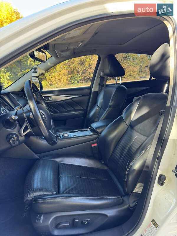 Седан Infiniti Q50 2016 в Дніпрі