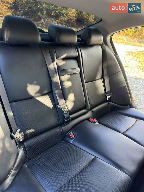 Седан Infiniti Q50 2016 в Дніпрі