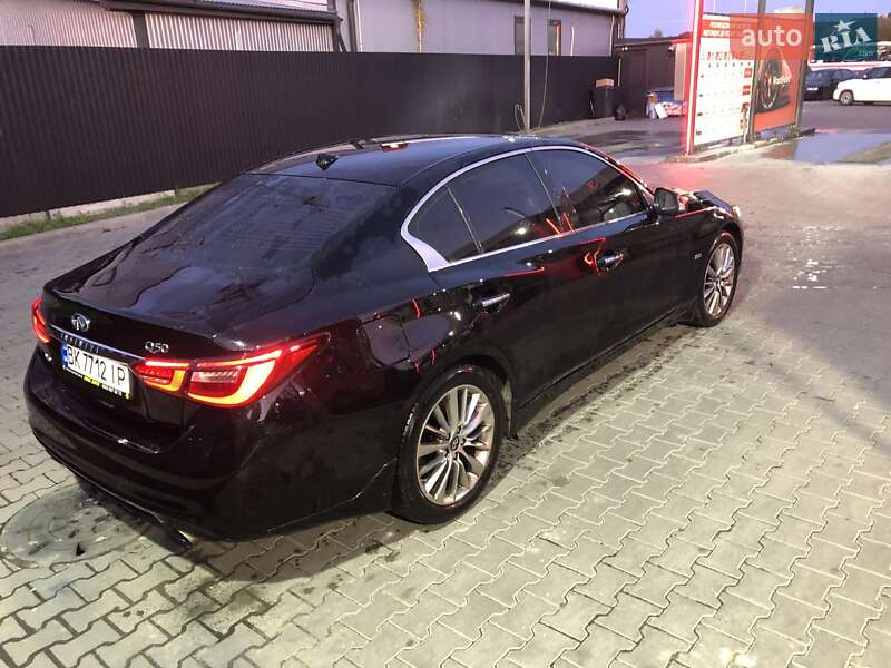 Седан Infiniti Q50 2017 в Львові