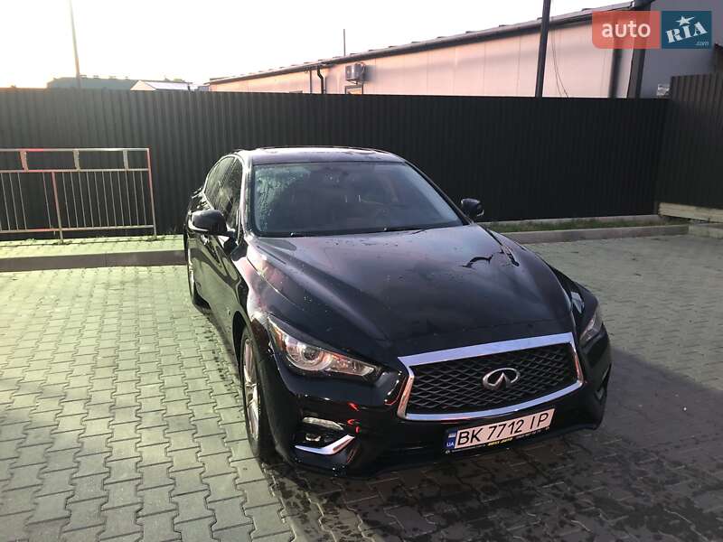 Седан Infiniti Q50 2017 в Львові