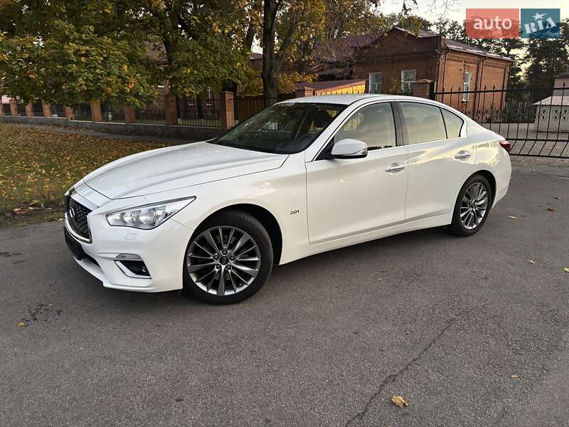 Седан Infiniti Q50 2019 в Краснограді
