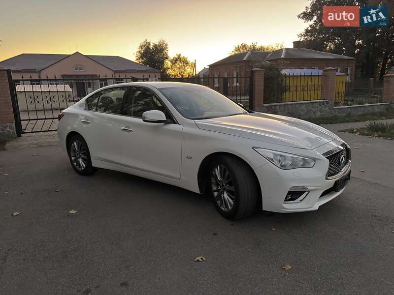 Седан Infiniti Q50 2019 в Краснограді