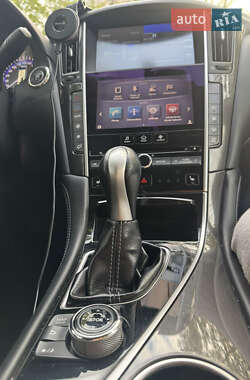 Седан Infiniti Q50 2015 в 