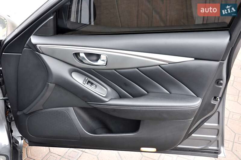 Седан Infiniti Q50 2015 в Львове