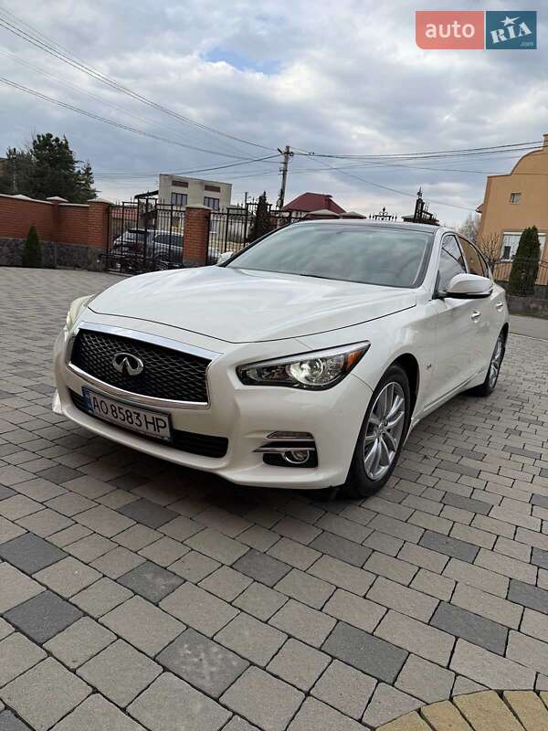 Седан Infiniti Q50 2016 в Мукачево