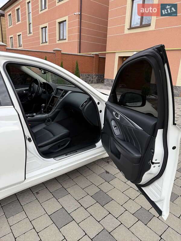 Седан Infiniti Q50 2016 в Мукачево