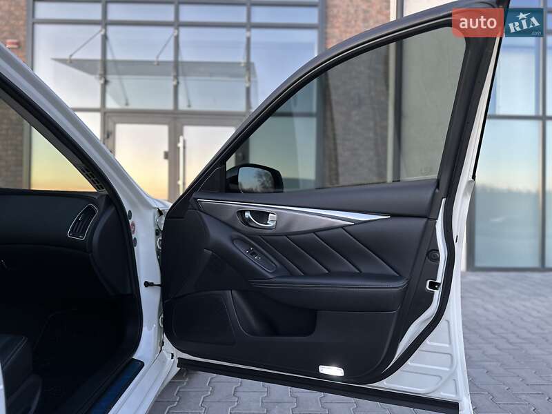 Седан Infiniti Q50 2016 в Тернополе фото 56 Седан Infiniti Q50 2016 в Тернополе