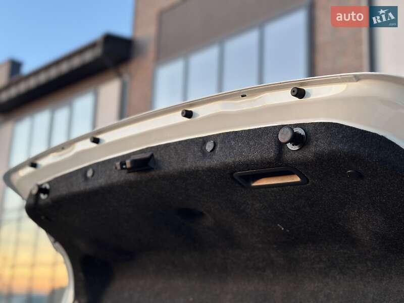 Седан Infiniti Q50 2016 в Тернополе фото 76 Седан Infiniti Q50 2016 в Тернополе