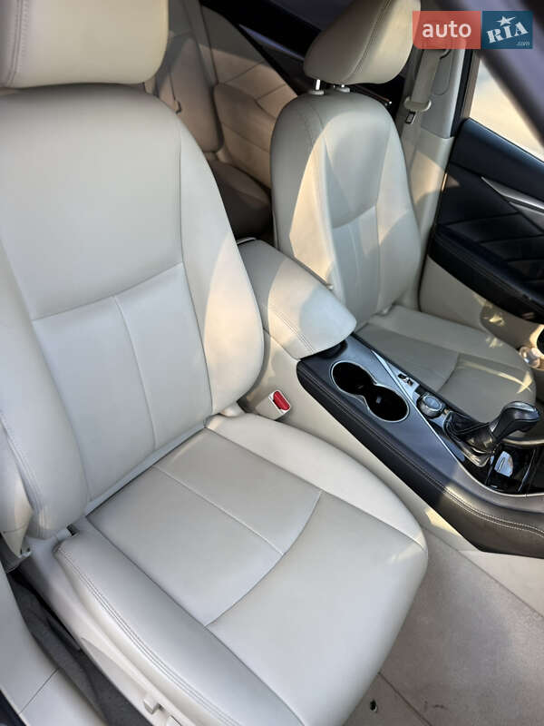 Седан Infiniti Q50 2016 в Одесі