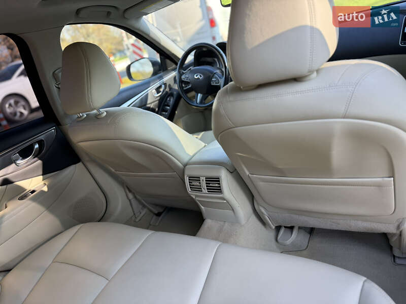 Седан Infiniti Q50 2016 в Одесі