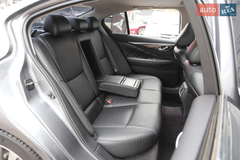 Седан Infiniti Q50 2017 в Киеве