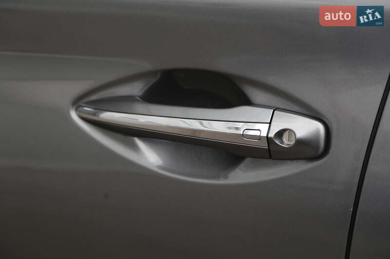 Седан Infiniti Q50 2017 в Киеве