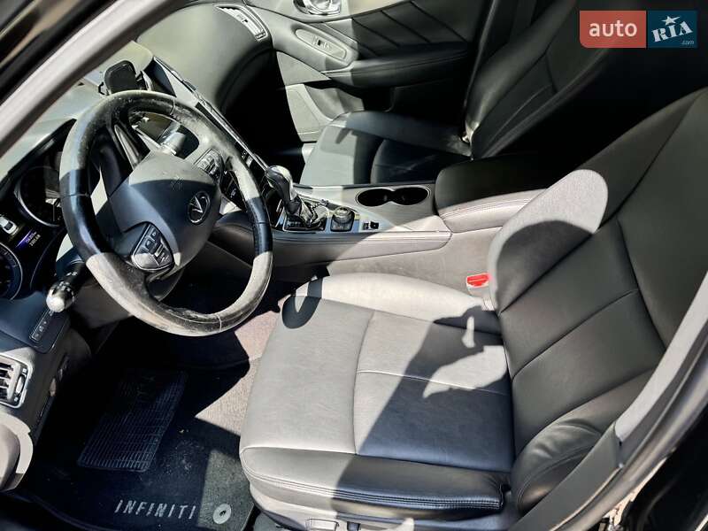 Седан Infiniti Q50 2015 в Києві