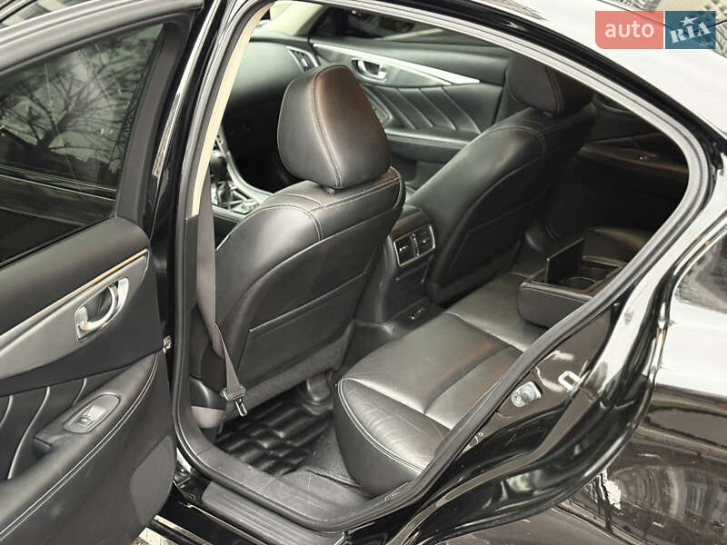 Седан Infiniti Q50 2014 в Киеве