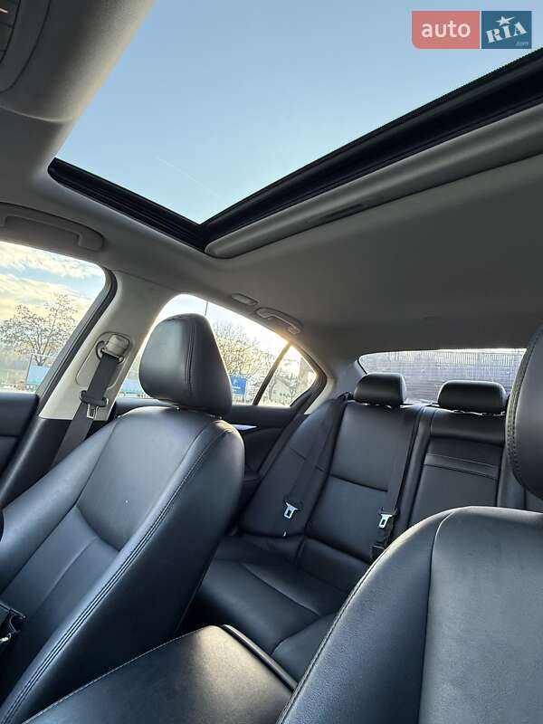 Седан Infiniti Q50 2016 в Киеве