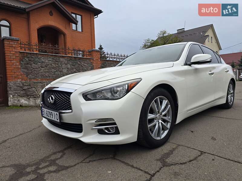 Infiniti Q50 2015
