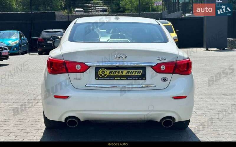 Седан Infiniti Q50 2016 в Новодністровську