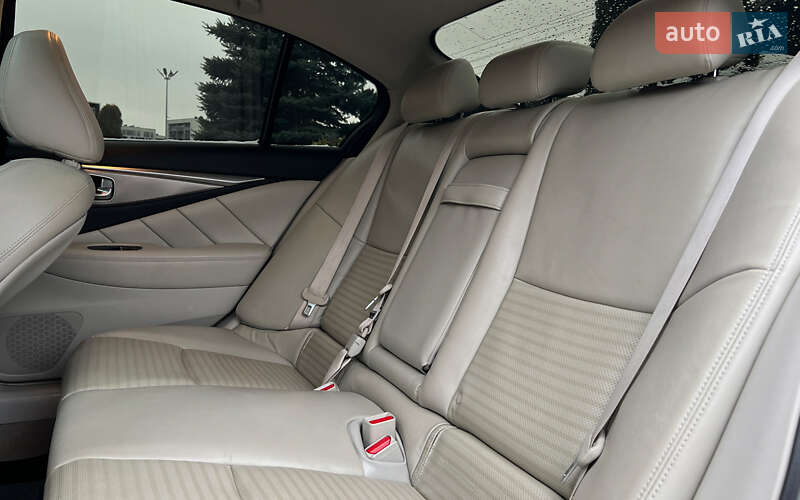 Седан Infiniti Q50 2017 в Львові