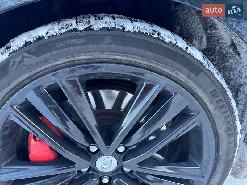 Седан Infiniti Q50 2013 в Рівному