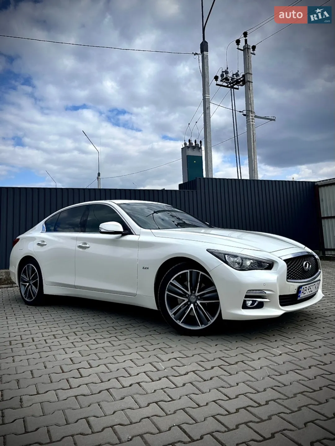 Infiniti Q50 2016 VIN JNKDV71E1GM551559 фото оголошення 2 з 72