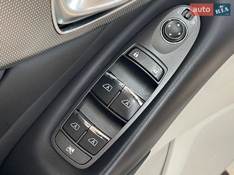 Седан Infiniti Q50 2017 в Одессе