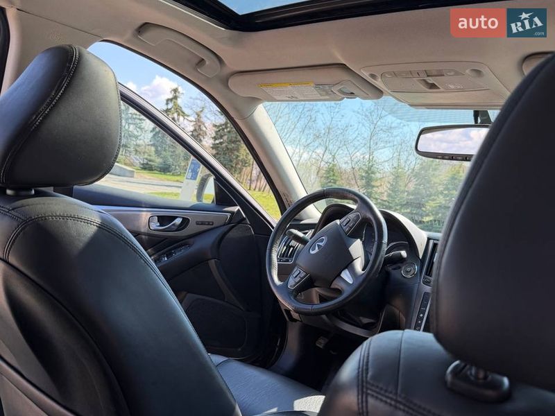 Седан Infiniti Q50 2016 в Черкассах