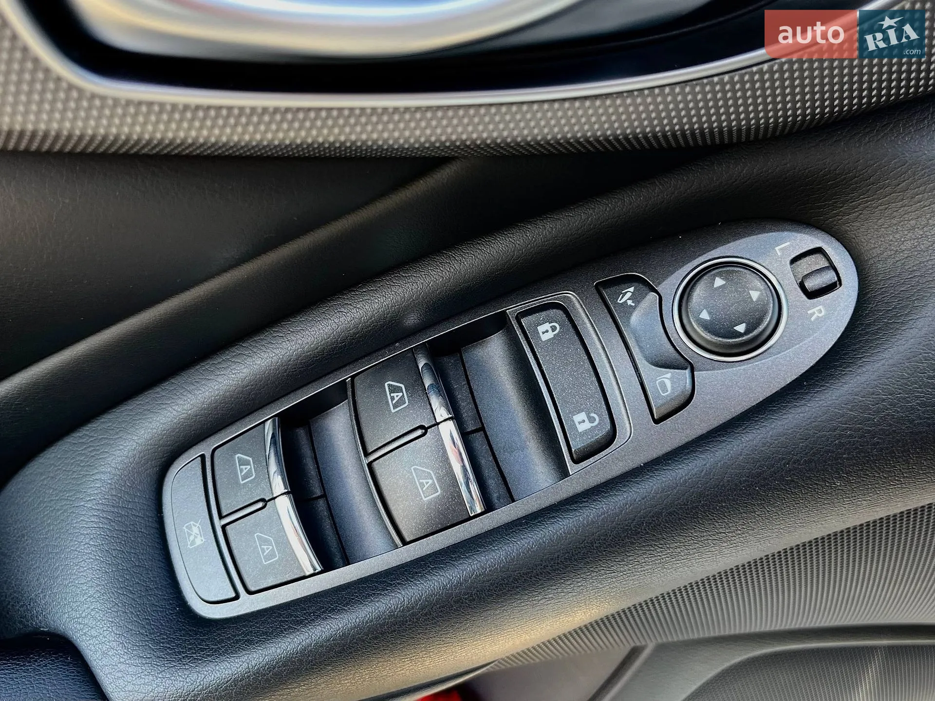 2015 Infiniti Q50 - мініатюра 32