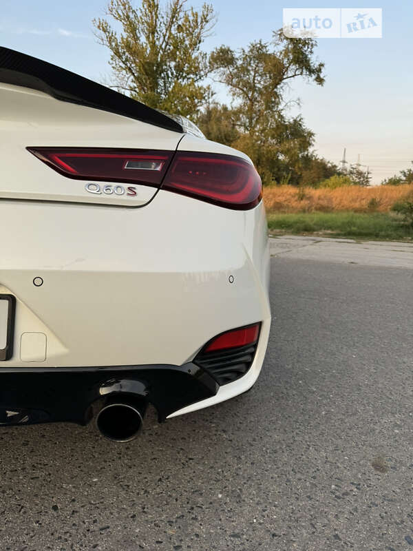 Купе Infiniti Q60 2016 в Дніпрі