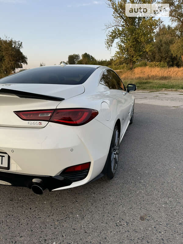 Купе Infiniti Q60 2016 в Дніпрі