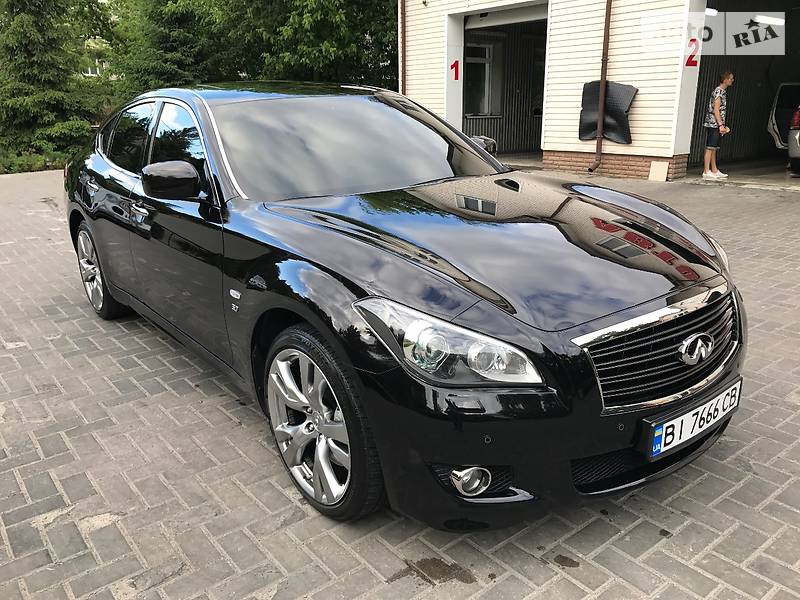 Седан Infiniti Q70 2014 в Кременчуге