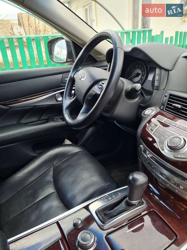 Седан Infiniti Q70 2013 в Запоріжжі