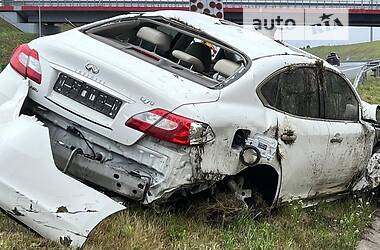 Седан Infiniti Q70 2015 в 